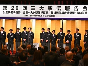 駒澤大学の3大駅伝報告会へ！　4年生へのインタビューコーナーで、進行を務めました