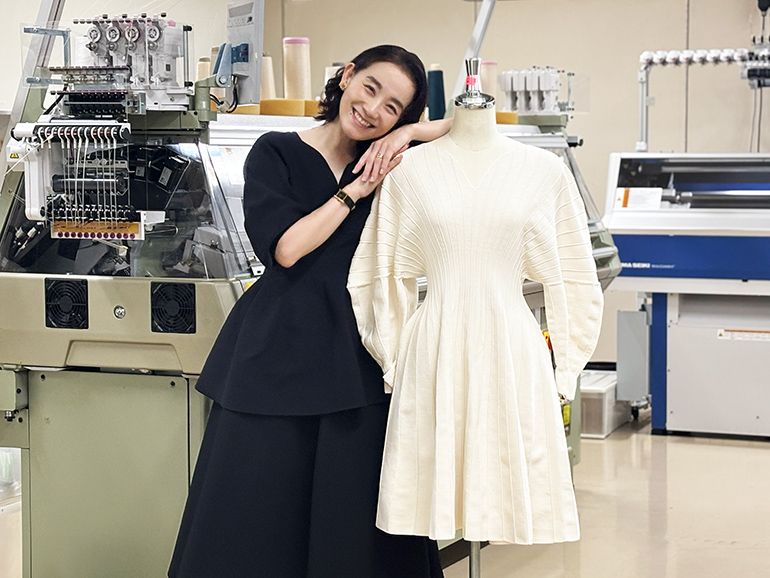 篠原ともえさんが一目ぼれ。和歌山で生まれたニットワンピース | 朝日