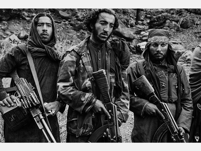 タリバーンを初めて密着取材 兵士が写真家に明かした本音「仕事がない