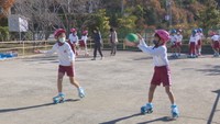 ローラースケートの練習の成果を披露　岡山市立角山小学校