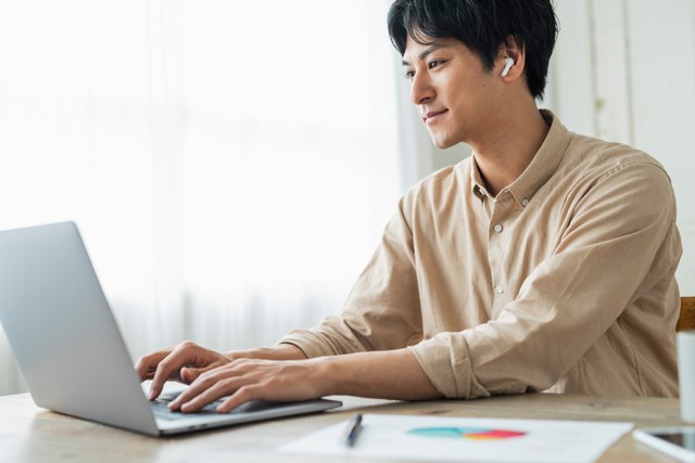 テレワークを機に地方・郊外へ　※画像はイメージです（One/stock.adobe.com）