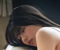 ちとせよしの「旬撮GIRL Vol.29」(扶桑社)より＝撮影／佐藤佑一 ヘアメイク／mahiro スタイリング／工藤沙恵（ミタケイショウ）