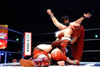 みちのくドライバーⅡからの片エビ固めで鈴季すずを破る舞華＝スターダム23年12・29両国大会よりⓒSTARDOM