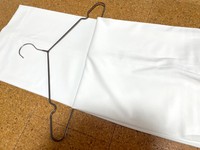 1番上の布を押さえながら折り返す