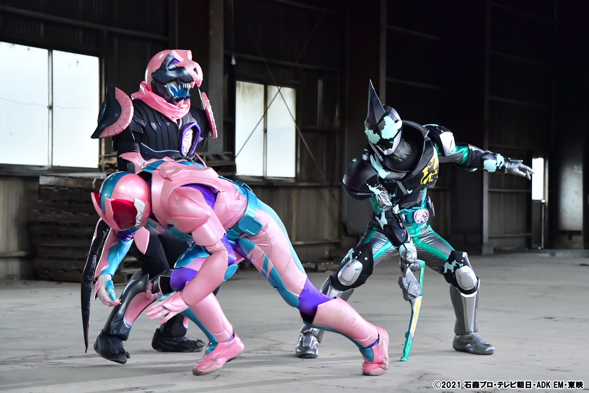 謎の仮面ライダーエビル 正体は大二から生まれた悪魔・カゲロウ 現役