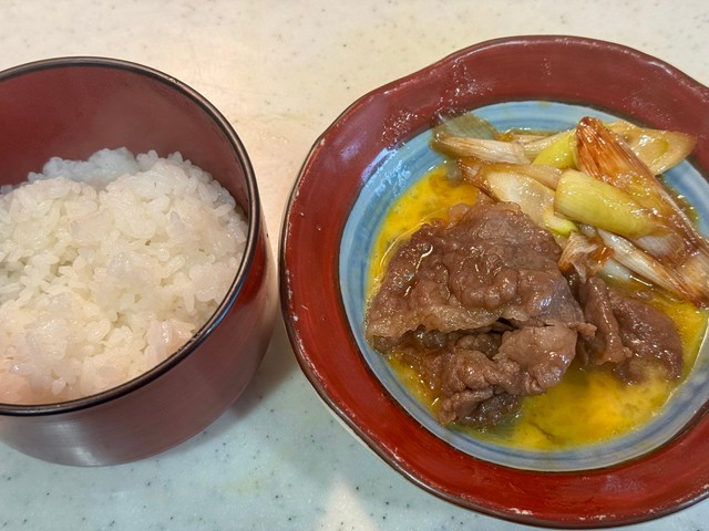 やっとご飯が登場！いただきます～（画像提供：イナダシュンスケさん）