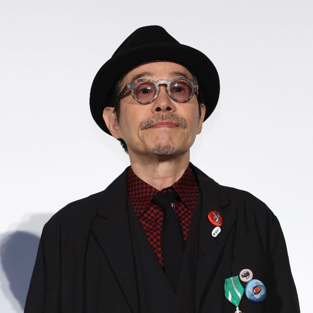 映画「ストリート・キングダム」公開時に舞台挨拶する田口トモロヲ監督。自身もバンド「ばちかぶり」のボーカルとして知られた