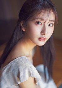 「旬撮GIRL Vol.26」に登場した斉藤里奈＝撮影／唐木貴央、ヘアメイク／新井祐美子、スタイリング／八杉直美