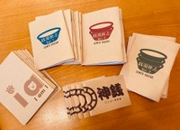 神戸くまえもんさんが発行するZINE「神銭（かみせん）」と「銭湯快志（せんとうかいし）」（神戸くまえもんさん提供）