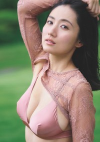 「週プレ」に登場した紗綾©中村和孝／集英社