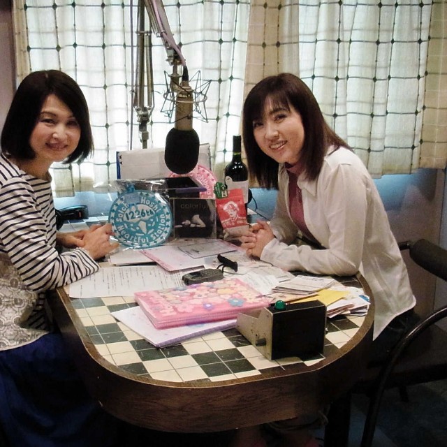 林原めぐみ（右）と辛島美登里＝2015年