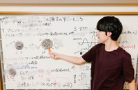 YouTube動画の撮影を行う武田紘樹さん。 ※武田さん提供