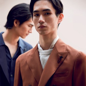 ラルディーニいま、新たに知る、 ピークドラペルの優雅さ。【春の到来、スーツの美学。】