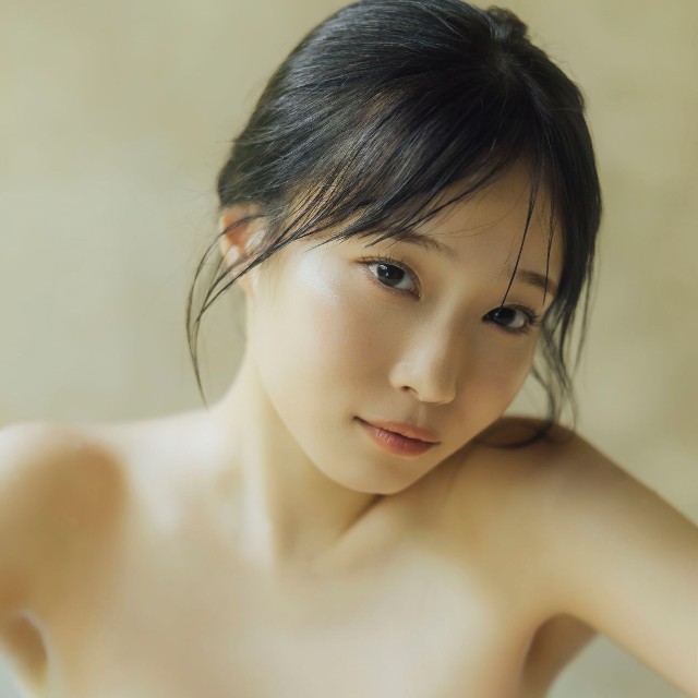 岸みゆ 2nd写真集(東京ニュース通信社)より＝撮影／横山マサト