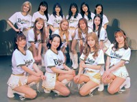 お披露目されたＢｓＧｉｒｌｓ２０２３の（前列左から）ＡＹＡＫＡ、ＨＩＮＡＴＡ、ＭＡＯ、ＩＮＡ、（中列左から）ＹＵＫＡＲＩ、ＳＡＡＹＡ、ＳＡＲＡ、ＨＩＹＯＲＩ、（後列左から）ＭＡＨＯ、ＭＩＫＵ、ＮＡＴＳＵ、ＲＥＩＮＡ、ＮＵＩ、ＭＯＥ＝大阪市内
