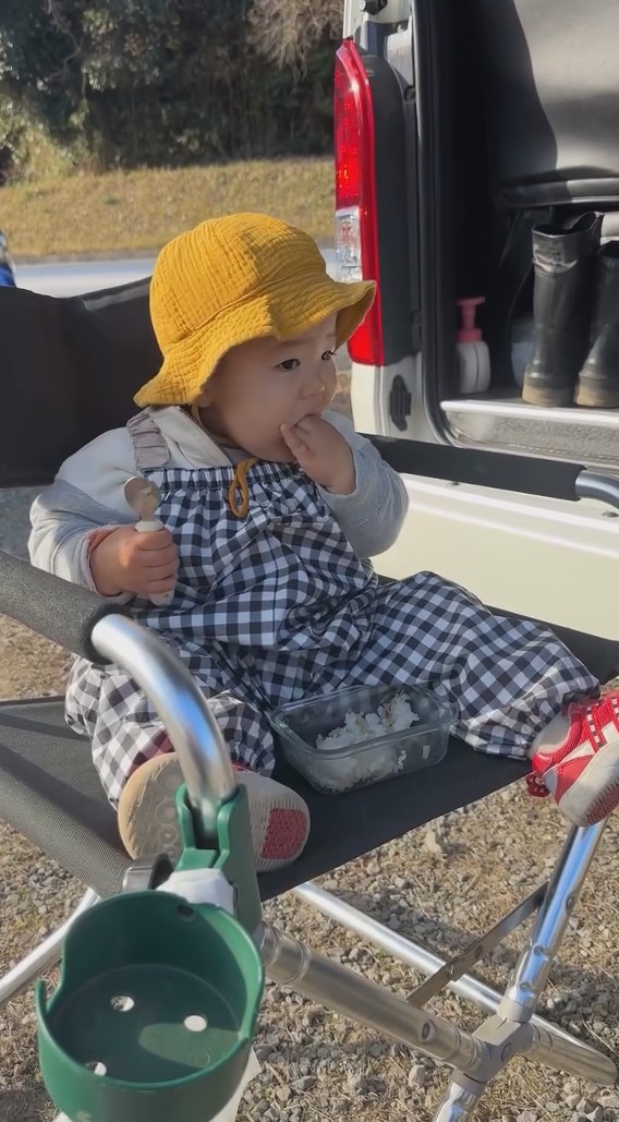 ごはんをモリモリ食べるかわいらしい場面も／投稿主さん提供