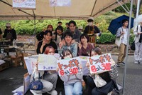 関西大学統一学園祭の模擬店風景