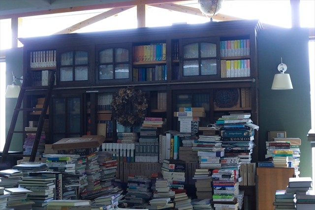 図書館を建てる、図書館で暮らす：本のための家づくり／橋本　麻里、山本　貴光 図書館を建てる、図書館で暮らす―本のための家づくり／橋本麻里