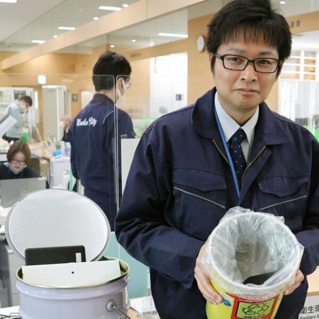 モバイルバッテリーなどリチウムイオン電池を回収する缶（向日市役所）