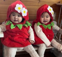 いちご狩りに現れた、可愛すぎる双子のいちご♡（提供：＠can_twins_）
