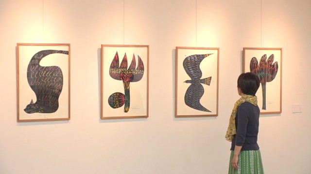 香川県在住の画家・山口一郎さんの個展　黒色で描いた作品を中心に約100点　坂出市
