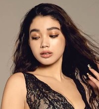 宮崎麗果さんがアドバイザーを務めたランジェリーを身につけたモデル