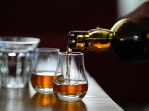 わたしが父とお酒を飲む理由。母がいないとき限定のわたしだけの秘密