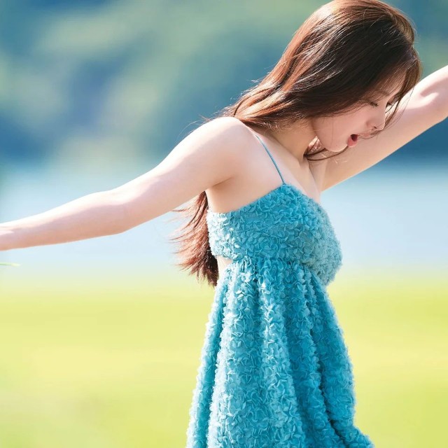 宮本茉由1st写真集『ほんとはね、』(撮影／中村和孝)
