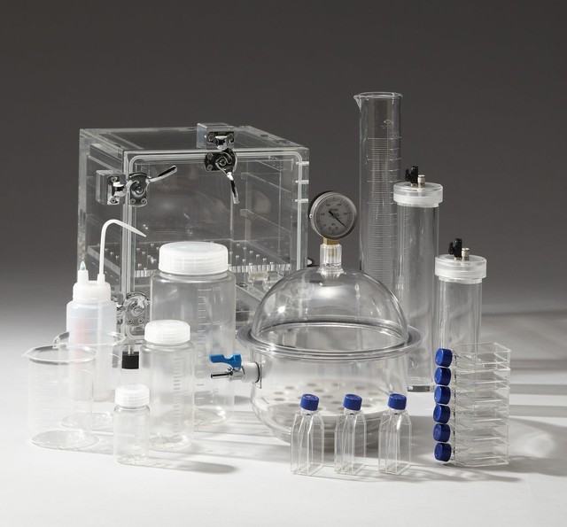 サンプラテックがつくるプラスチック製理化学機器の一部（画像提供：同社）