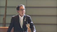 総理官邸に入る池田知事　9日