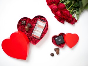 気にしない！と思うほど逆に意識してしまう、スマホとの関係はまるで恋