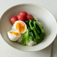 長谷川あかりさんの「これでいいのだ3色丼」（主婦と生活社提供）