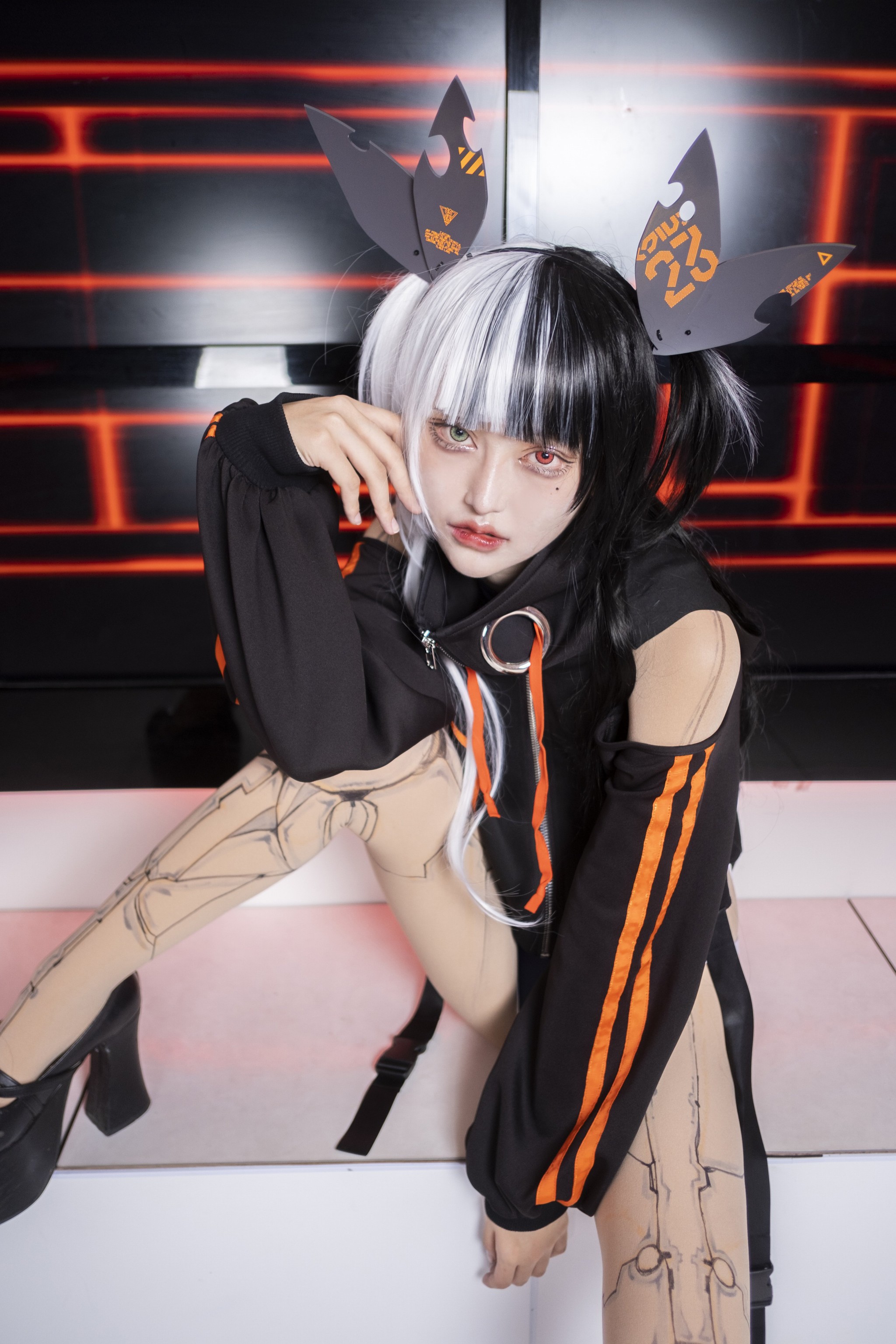 うっせぇわ」コスプレの高嶺ヒナ、初フォトブックで”すっぴん”公開への