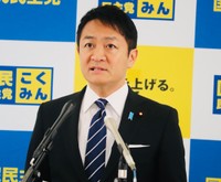 国会内で定例会見に臨んだ国民民主党の玉木雄一郎代表