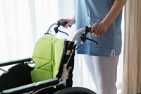 介護と仕事の両立に悩む場面も※画像はイメージです（One/stock.adobe.com）