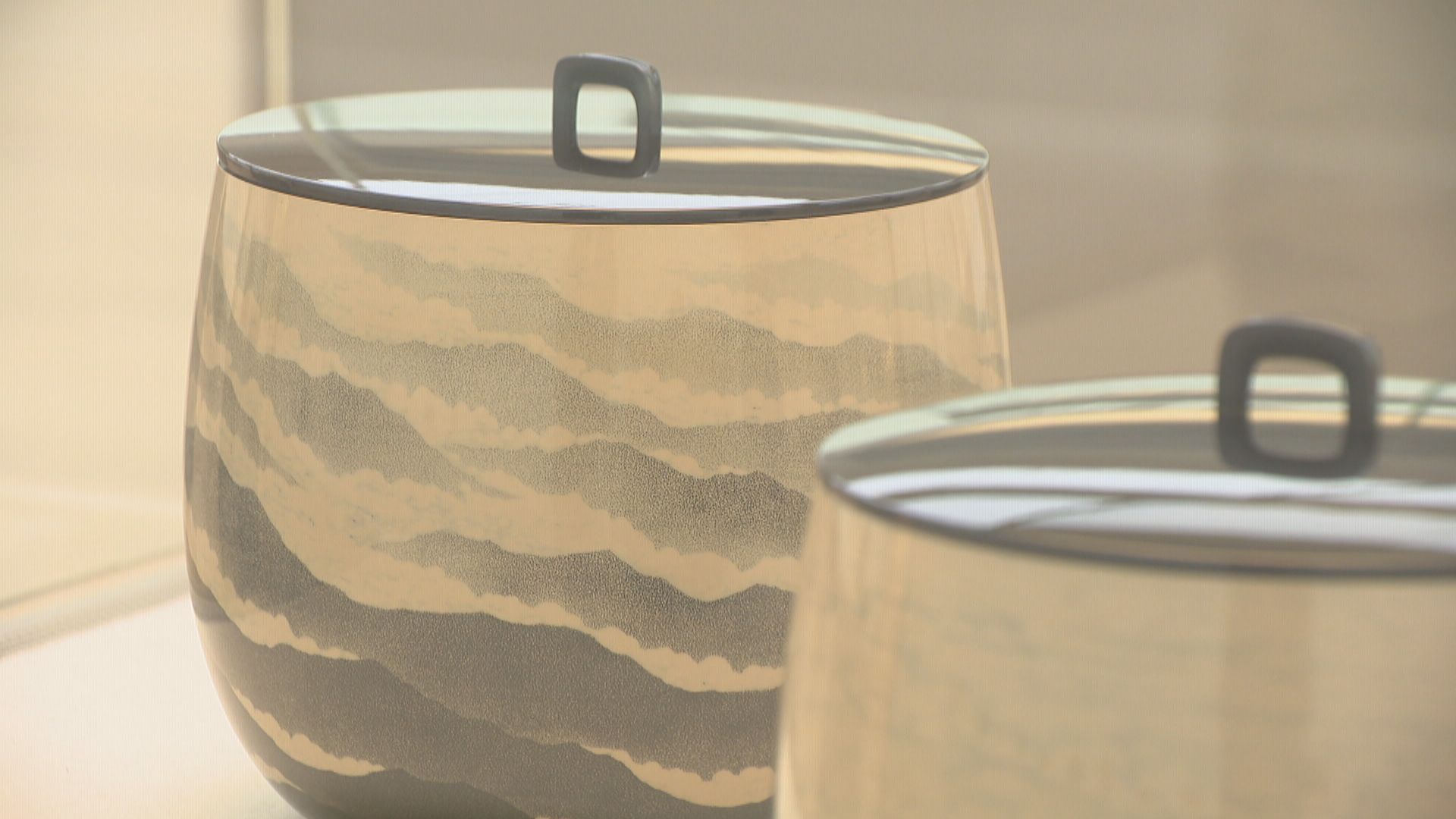 漆芸「蒟醤」の人間国宝 山下義人さんの初個展 出身地の高松市で開催