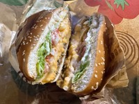 バーガーキング「ハーフカット」を知ってますか？（すずきさん提供）