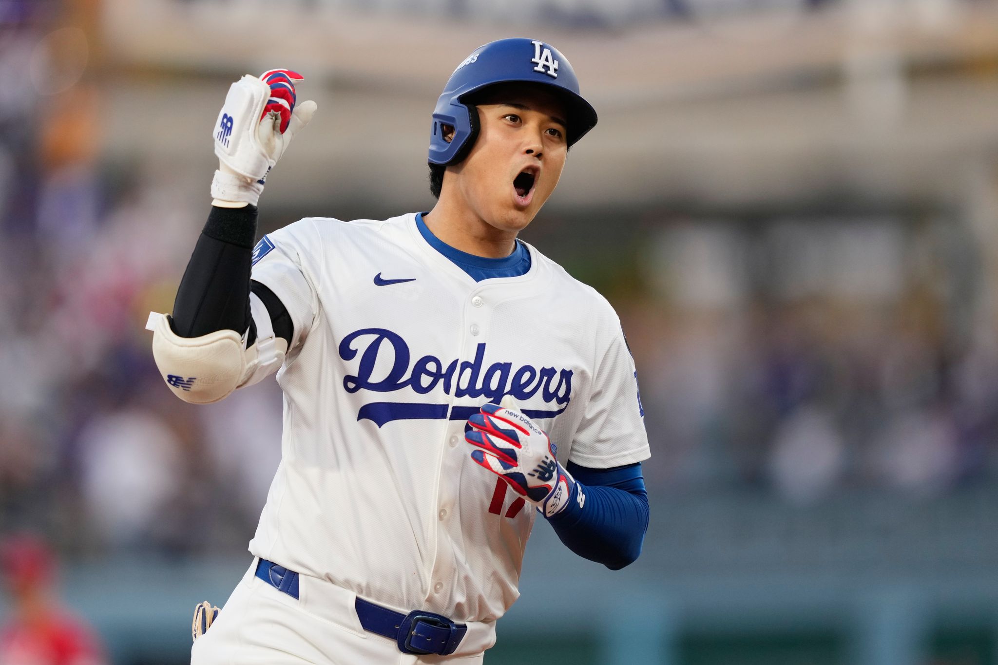 MLB/ Ohtani hits 2 homers for Dodgers in playoff opener against Reds | The  Asahi Shimbun: Breaking News, Japan News and Analysis