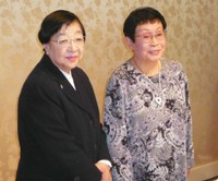 石井ふく子さんと橋田壽賀子さん（2008年）