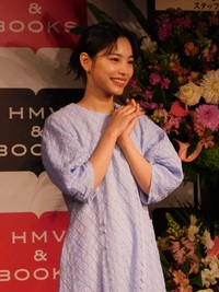 写真集「Ami」発売イベントを行った當真あみ