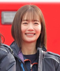 2024年、出演ドラマの会見に出席した中村ゆりさん