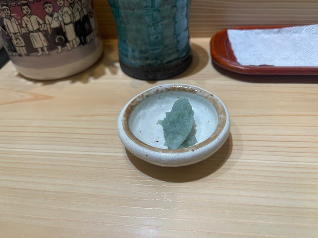 ラーメン屋で出てきた、きれいなブルーのにんにく(おむつ【爬虫類】さん提供)