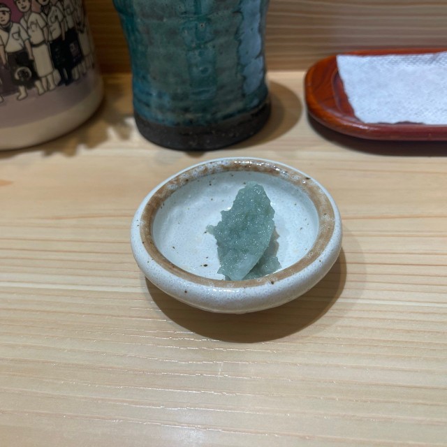 ラーメン屋で出てきた、きれいなブルーのにんにく(おむつ【爬虫類】さん提供)