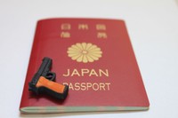 うっかり「運び屋」にならないために(shashamaru/stock.adobe.com)