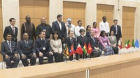 10カ国から13人の研修生が訪問　香川県庁