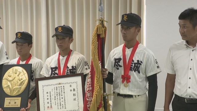 尽誠学園の優勝報告会　善通寺市　28日