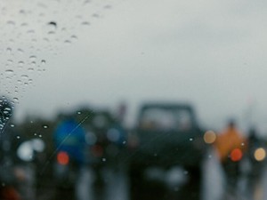 恋人でもない男の子の車で、ニンニク臭を我慢。「あほだ！」と外の空気を貪った