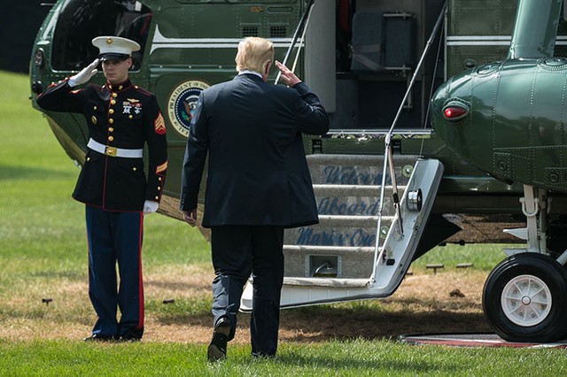 写真】大統領専用ヘリに乗り込むトランプ米大統領:朝日新聞GLOBE+ 写真】大統領専用ヘリに乗り込むトランプ米大統領:朝日新聞GLOBE+