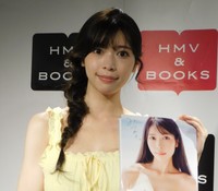 写真集発売イベントを行った七瀬なな=東京・HMV＆BOOKS SHIBUYA