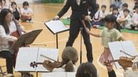 「迫力がすごかった」　小学校でプロオーケストラが演奏会　児童代表が指揮も体験　高松市